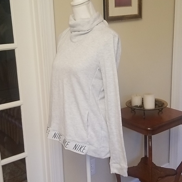 Nike Dri Fit gray pullover M - Picture 3 of 5